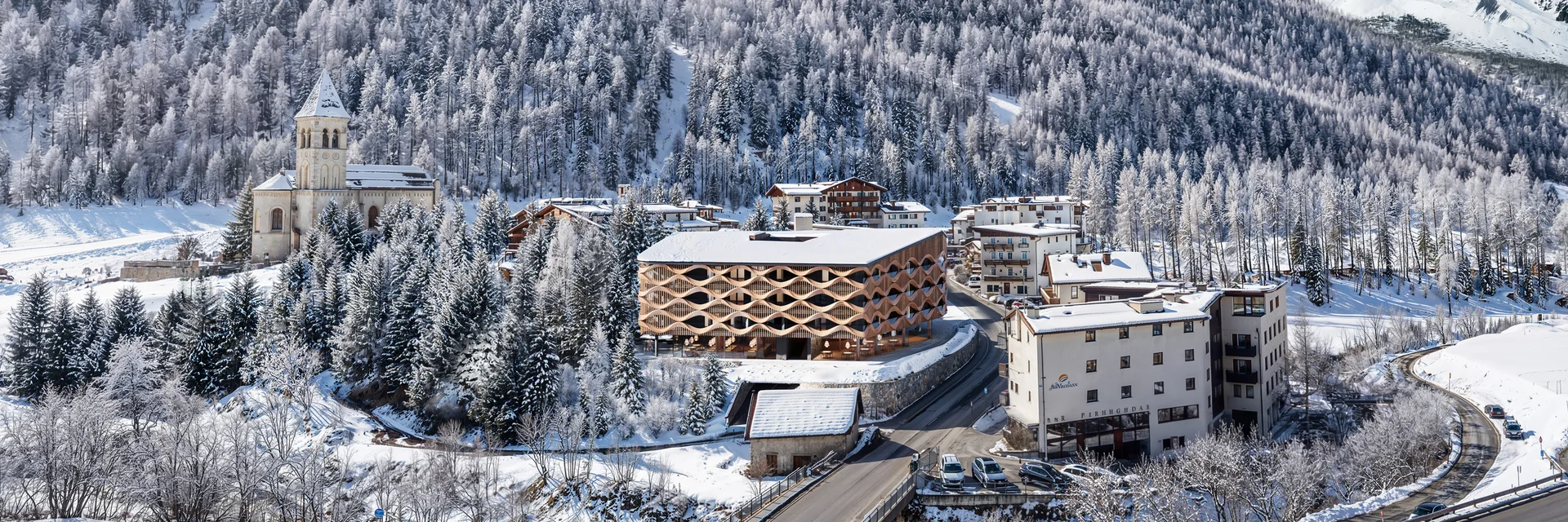 MIRA – The Peak Lodge MIRA – The Peak Lodge