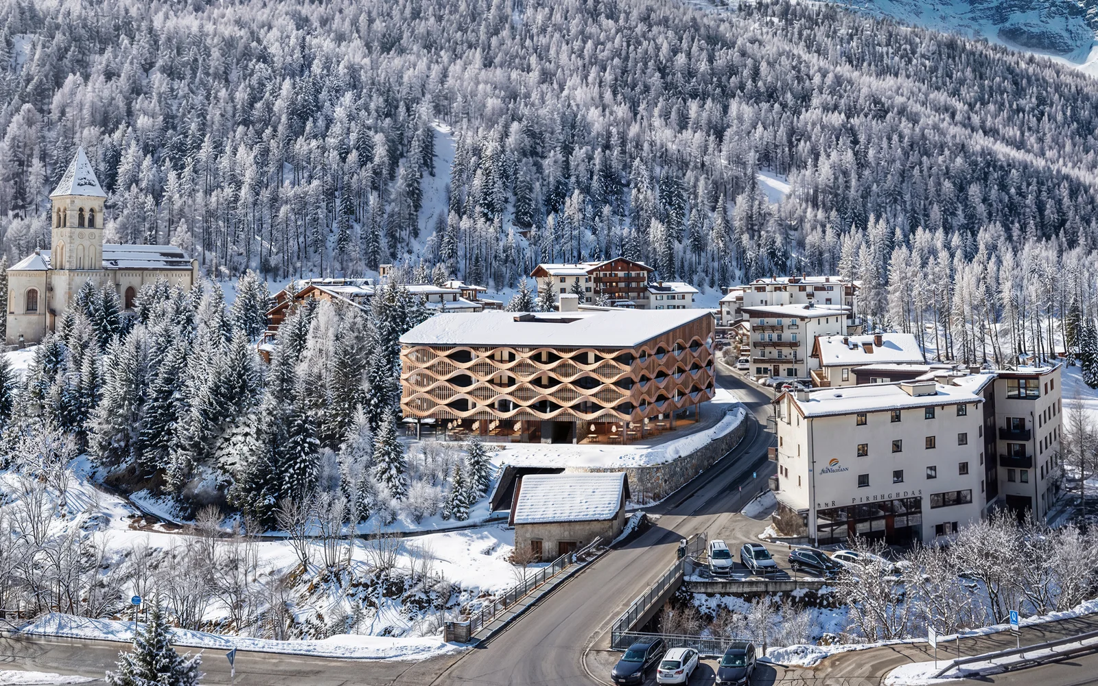 MIRA – The Peak Lodge MIRA – The Peak Lodge